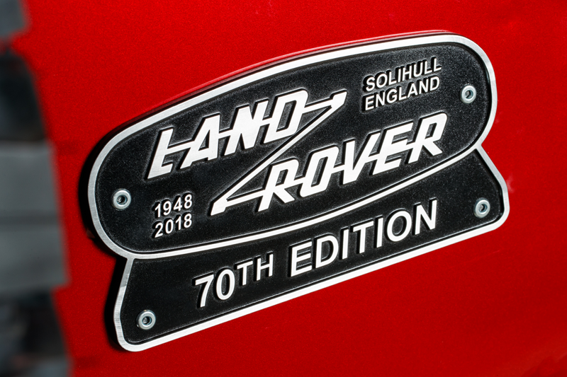 Illustration for article titled Land Rover Is Stuffing 400 HP V8s Into Vintage DefendersÂ